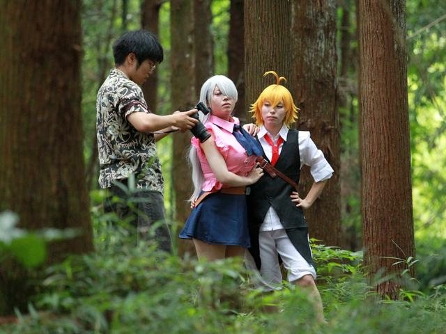 森の中でのコスプレ撮影